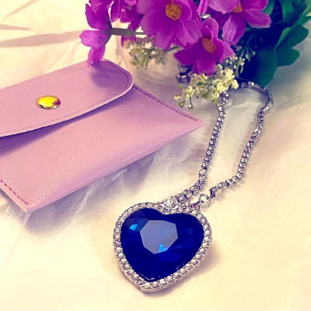 Heart pendant necklace